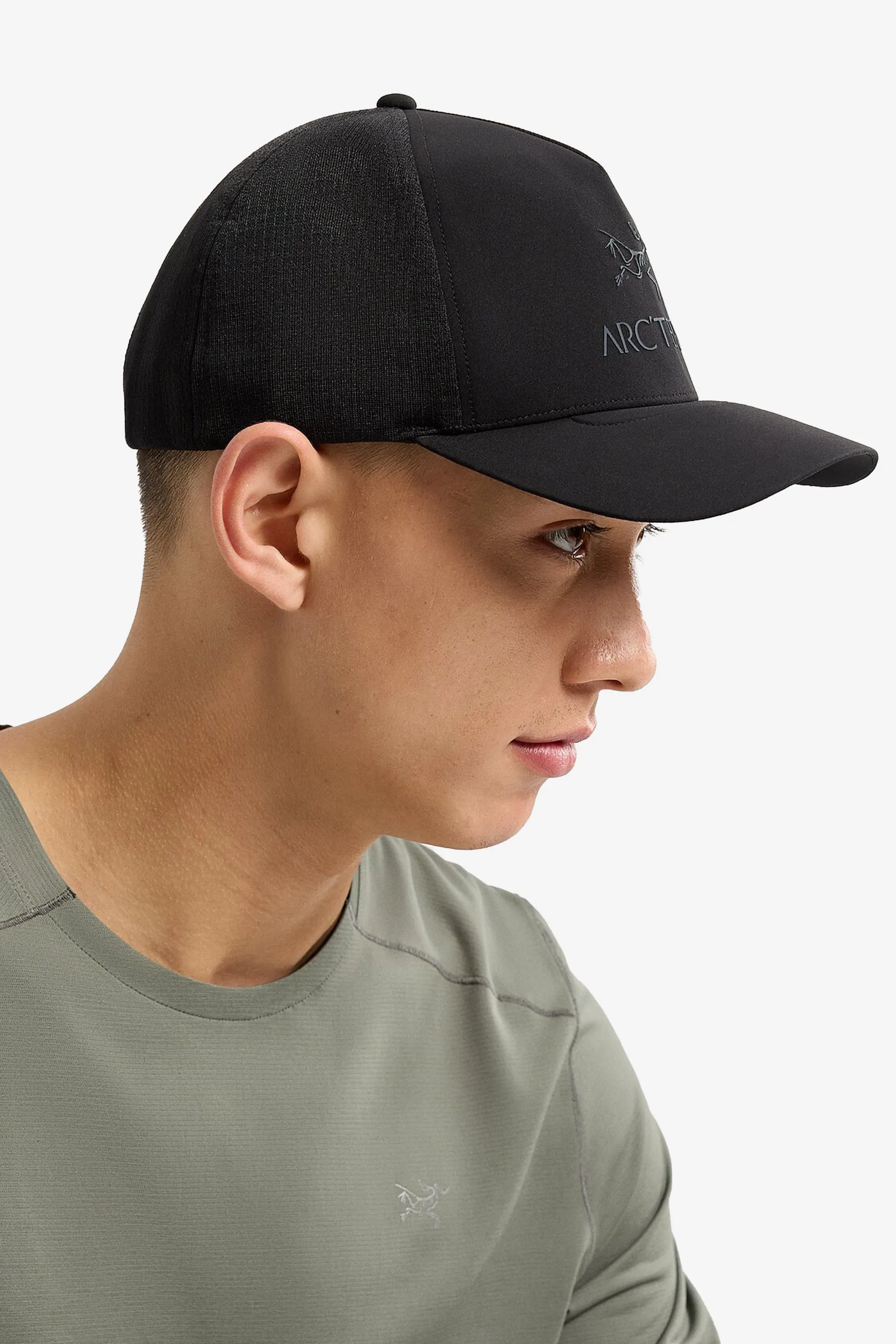 Arc'teryx Men's Bird Word Trucker Curved Hat in Black/Graphite