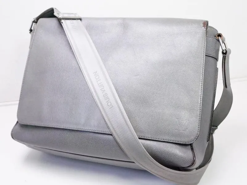 Authentic Pre-owned Louis Vuitton Taiga Glacier Gray Roman Gm Messenger Cross Body Bag M32626 200216