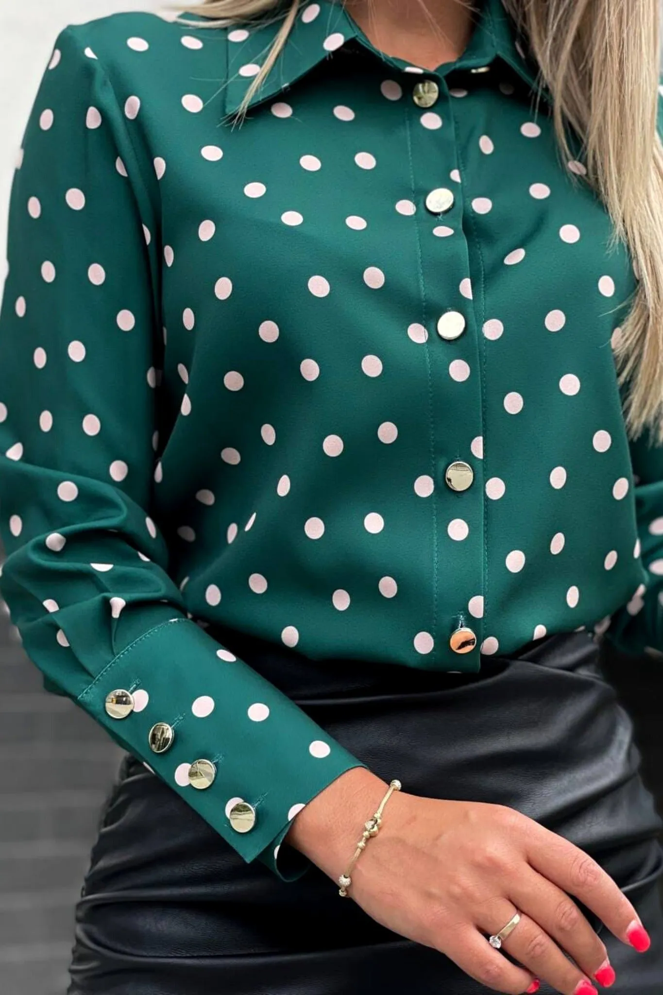 Camicia elegante verde a fantasia pois beige con bottoni dorati