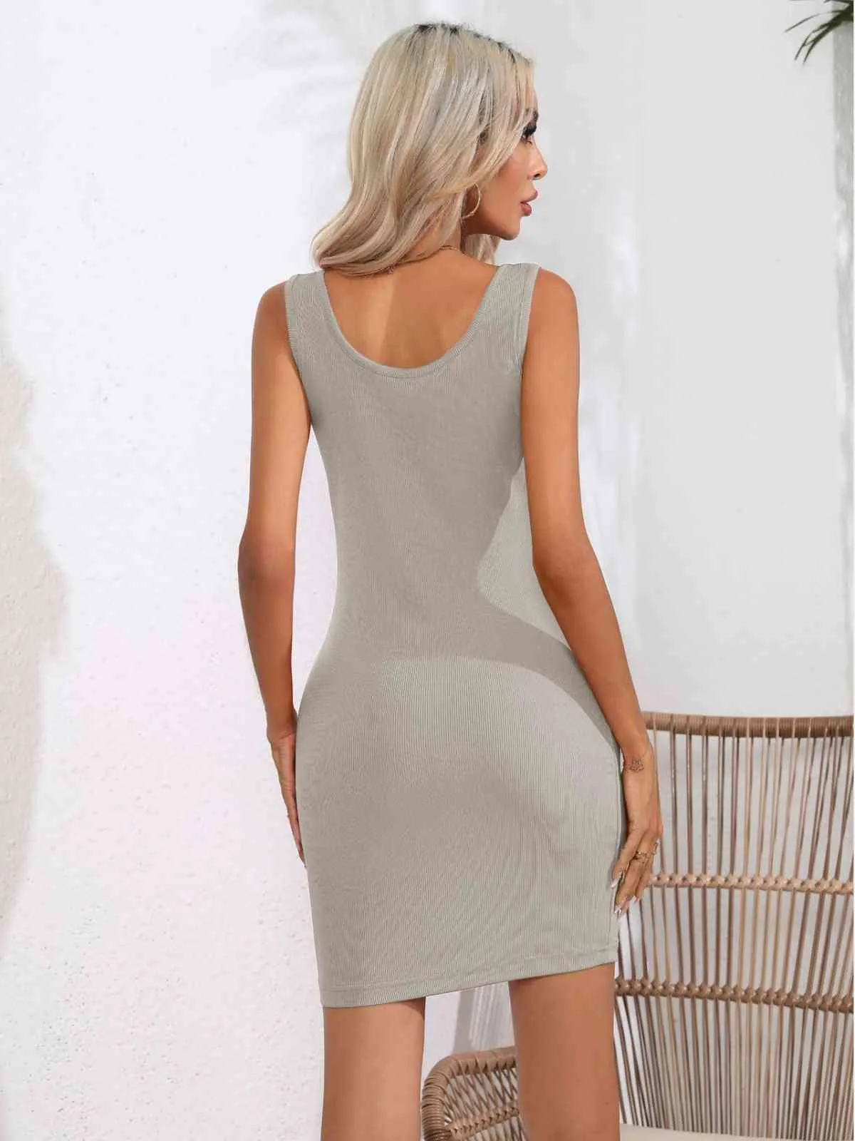 Scoop Neck Sleeveless Bodycon Dress